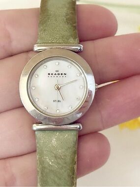 Skagen Denmark Ladies Minimalist Steel Watch Sage Green Crystal Rhinestone WORKS